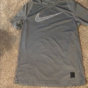 Youth Boys Nike Pro t-shirt.  Sz Y XL
